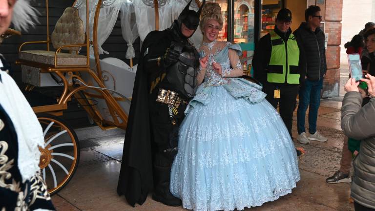 Forlì. “Il Carnevale dei desideri” ha riempito piazza Saffi con spettacoli, musica, colori e tanta allegria FOTOGALLERY