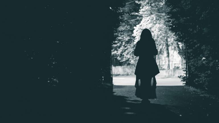 Rimini, picchia e insulta il marito davanti alla figlia: per la madre chiesti 3 anni e 6 mesi