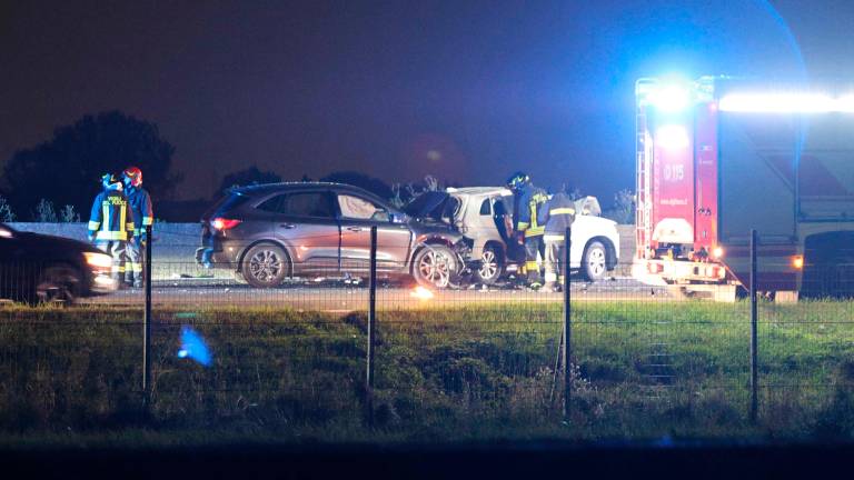 Incidente nella notte sulla A14 tra Cesena e l’uscita Valle del Rubicone, traffico bloccato e sette feriti