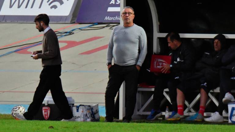 L’allenatore forlivese Alessandro Miramari scruta il futuro dei biancorossi foto FABIO BLACO