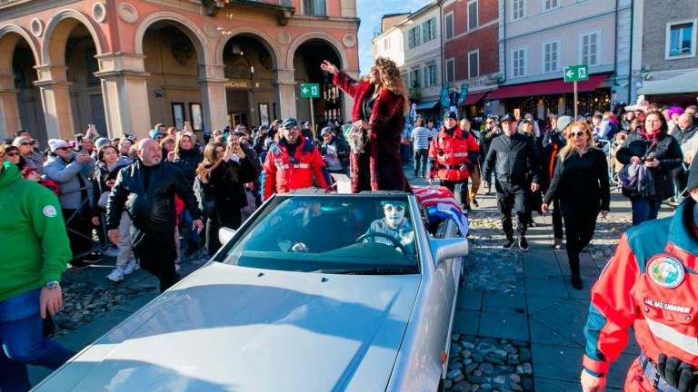 Carnevale, 10mila in piazza con Samira Lui a Santarcangelo GALLERY