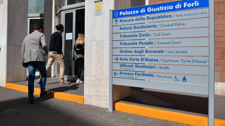 L’ingresso del Tribunale di Forlì