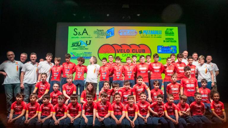 Il gruppone del Velo Club Cattolica anche nel 2025 protagonista a livello agonistico e organizzativo