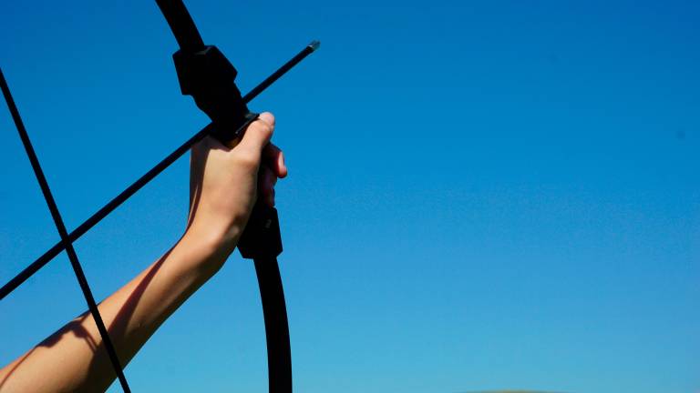 Cesenatico, va al parco pubblico a tirare frecce con l’arco: denunciato dai Carabinieri