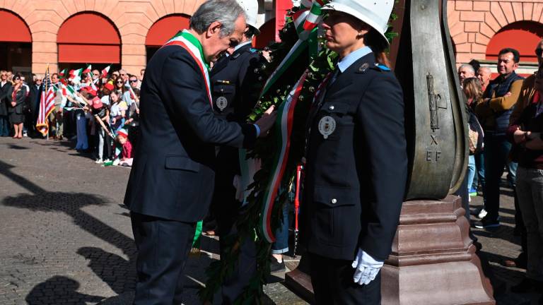 Forlì. Liberazione, celebrazioni nel segno della memoria in piazza Saffi GALLERY