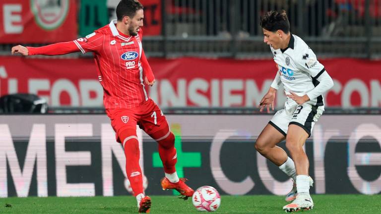 Il 18 enne Filippo Bertaccini al debutto in B contro Paulo Azzi (foto Rega)