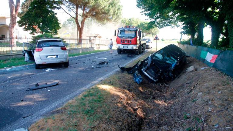 Bagnacavallo, spaventoso incidente frontale: gravi due donne e un bambina di dieci anni