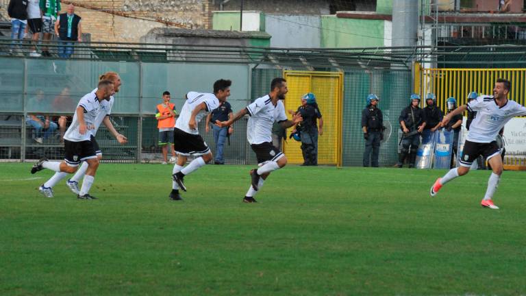 Loris Tortori sette anni fa dopo il gol di Avezzano