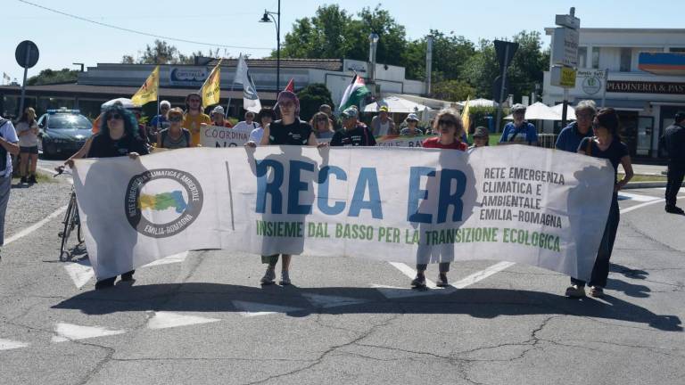 Ravenna, manifestazione a Punta Marina contro il rigassificatore - Gallery