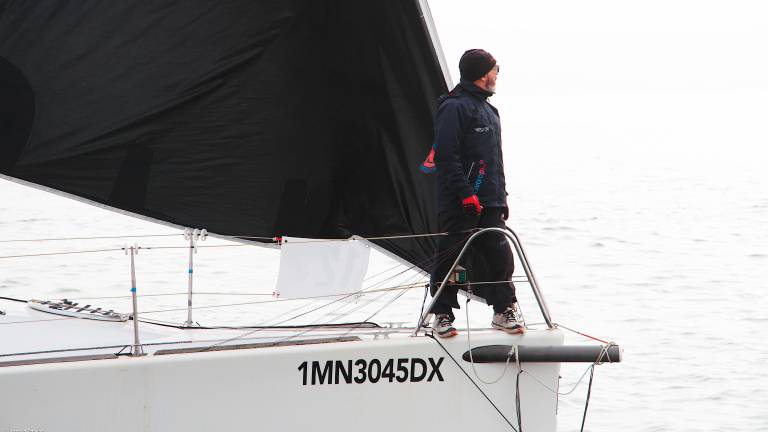 Sardina Cup, nebbia e poco vento: una giornata di lavoro per i tattici. Ecco i leader dopo 5 prove