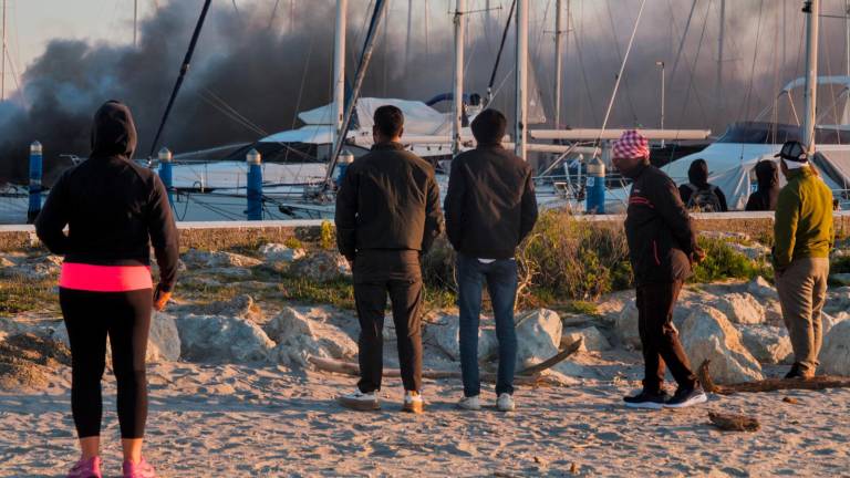 Cervia, incendio al porto turistico, 4 barche a fuoco - Gallery