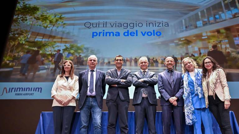 Il teatro Galli ha ospitato la presentazione del progetto di sviluppo dell’aeroporto