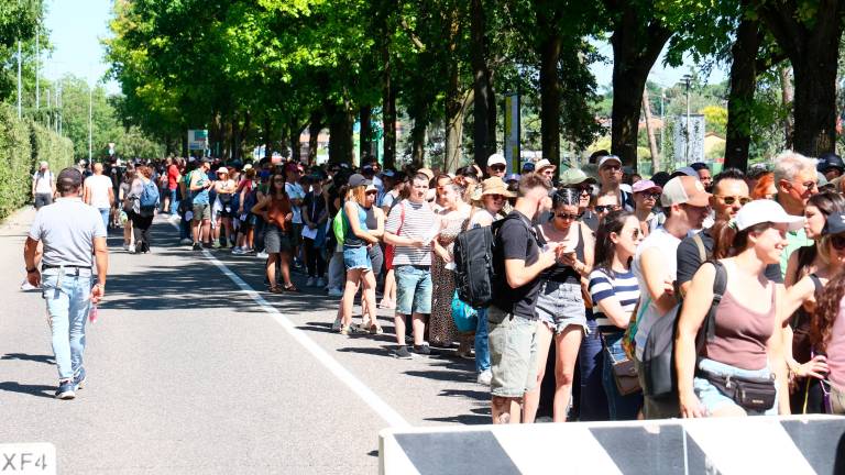 Imola, il pubblico di Cremonini è già arrivato in città GALLERY MMPH