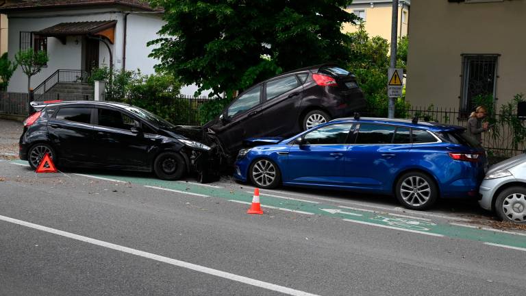 Forlì, finisce contro le auto in sosta: ferito 26enne FOTOGALLERY