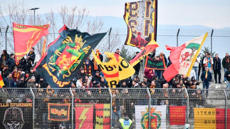 I tifosi giallorossi presenti allo stadio di Arezzo una settimana fa