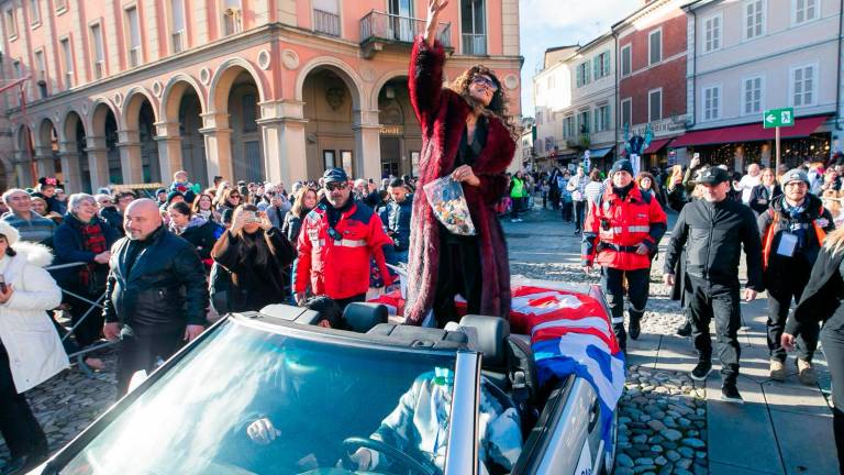 Carnevale, 10mila in piazza con Samira Lui a Santarcangelo GALLERY