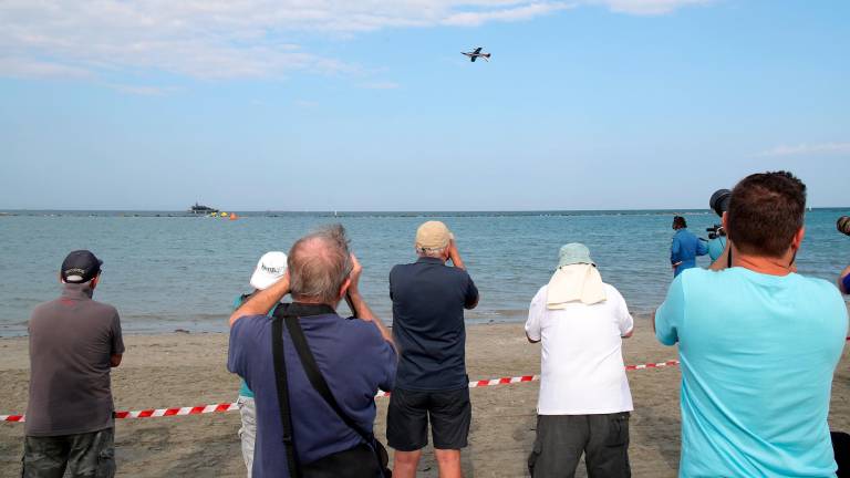 Ravenna, oggi le Frecce Tricolori nel cielo di Punta Marina. Le foto delle prove