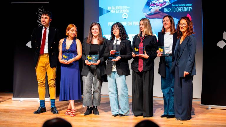 San Mauro Pascoli, “Un Talento per la scarpa”, la 20enne Barbara Bartolomeo vince anche il premio per il tacco