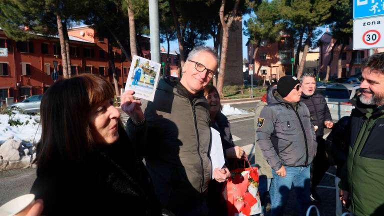 Cesena, il calzolaio del Ponte Vecchio festeggia 40 anni di bottega, tra scarpe da riparare e chiacchiere sul Cesena Calcio