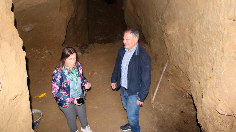 Sopralluogo nei sotterranei del Cinquecento; sotto parte delle scale rinvenute