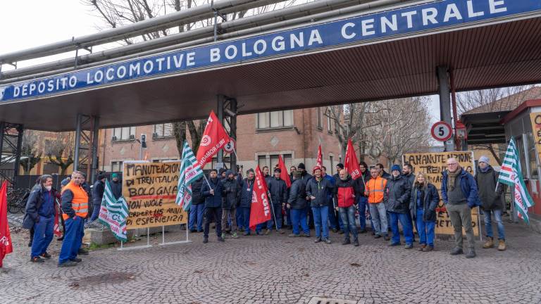 Treni, i sindacati: “Mantenere le officine di Rimini e Bologna, inaccettabile l’assenza di Trenitalia”