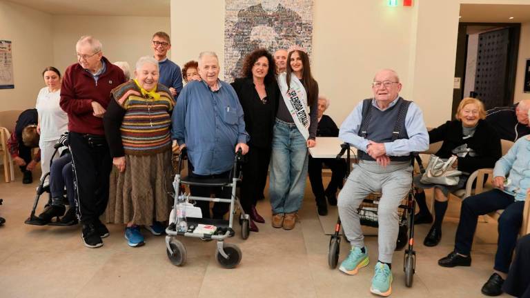 Cesena, vince il concorso di bellezza e va a festeggiare dai suoi “nonnini” del Don Baronio, dove ha svolto il tirocinio - Gallery