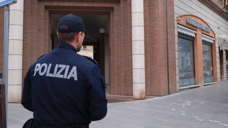 Ieri mattina il sopralluogo della Polizia alla Gioelleria Frattini
