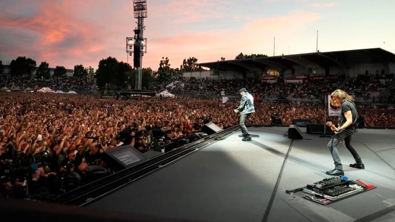 Vasco Rossi al suo “popolo” a Rimini: «Siete il fan club più bello al mondo!». Le immagini del Soundcheck