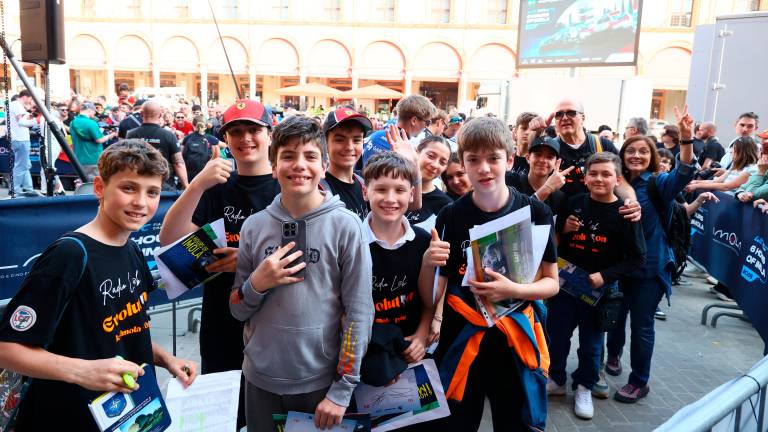 La giovanissima redazione di Radio Lab Evolution al lavoro (foto Mmph)