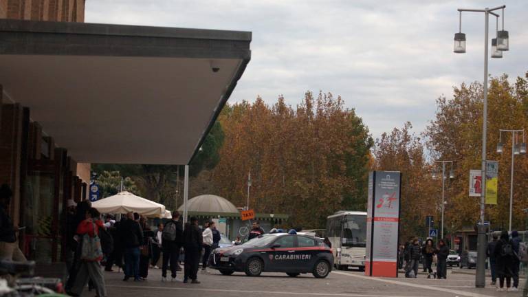 Ravenna, violenta lite al McDonald’s della stazione: intervengono Carabinieri e Polizia
