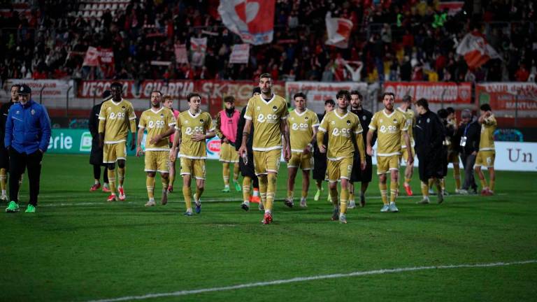 Le espressioni cupe dei giocatori bianconeri dopo la sconfitta di Mantova