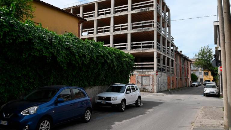 Forlì. Lo scheletro in cemento armato dell’ex teatro Romagna sarà presto un ricordo: al suo posto uno studentato e appartamenti residenziali