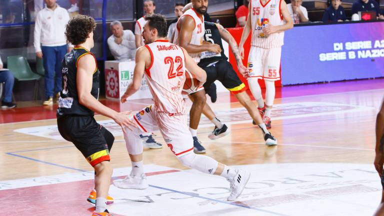 Giacomo Sanguinetti in palleggio marcato da Gattei foto mmph