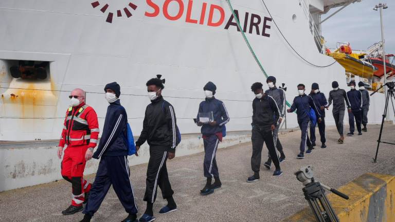 Ravenna accoglie la nave Ong Solidaire con 120 migranti soccorsi