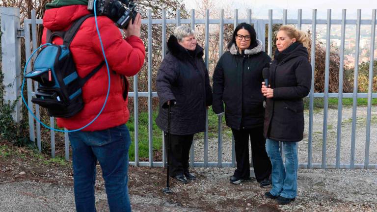 La mamma di Cristina e l’avvocato Iannuccelli durante una diretta Rai