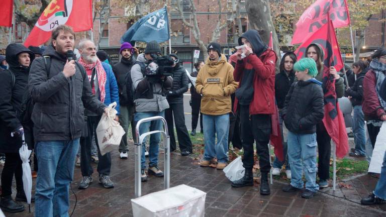 Tra slogan nazionalisti e controcori, la città blindata per il corteo Remigrazione