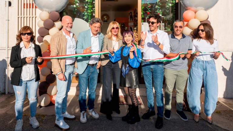 Dal Vietnam a Forlì per aprire il suo salone da parrucchiera: “Un rituale di benessere dedicato alle donne”