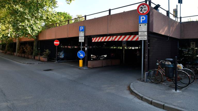 Forlì, il parcheggio di via Lombardini riapre al piano terra sabato 11 aprile