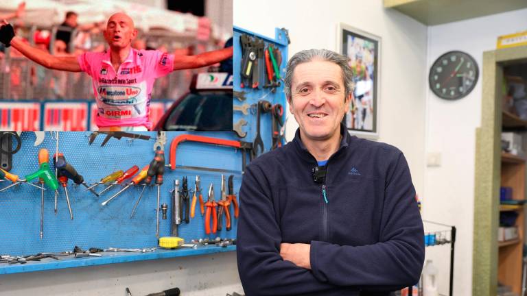 Marcello Siboni nel suo negozio “Cicli Siboni” in via Savio a Cesena (Foto e video Gianmaria Zanotti)