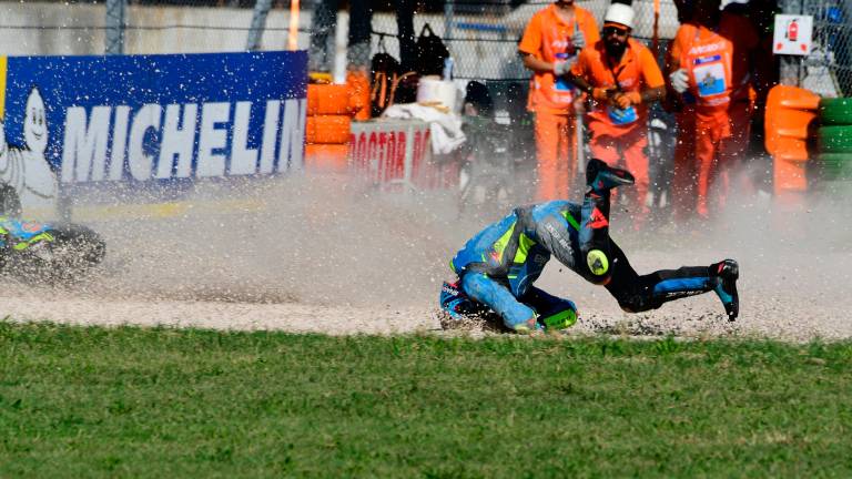 MotoGp a Misano, Fernandez cade mentre prova a tenere il ritmo di Marc Marquez - Gallery