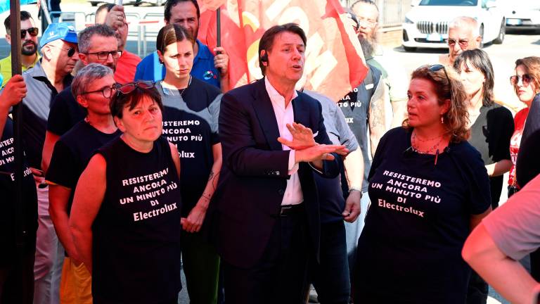 Forlì, Conte ai cancelli dell’Electrolux e ai Romiti FOTOGALLERY