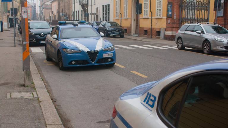 Ravenna, auto danneggiate. Scientifica al lavoro sulle tracce di sangue