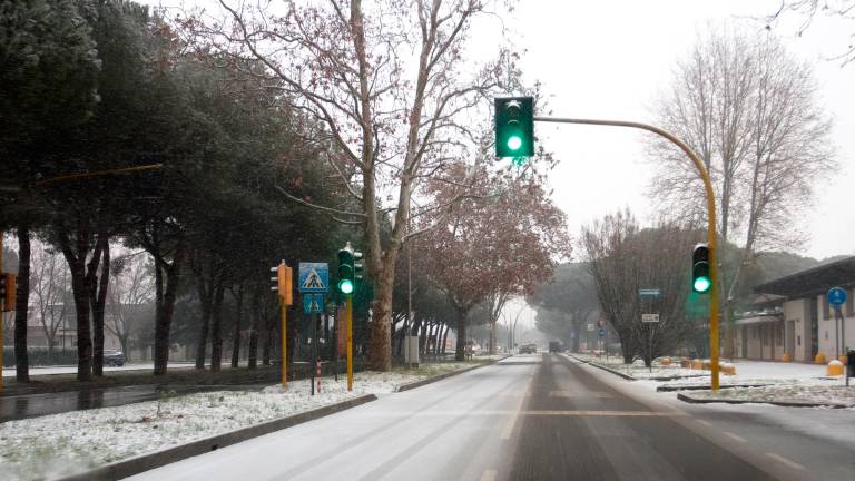 La situazione ieri mattina in via Mattei (foto Massimo Fiorentini)