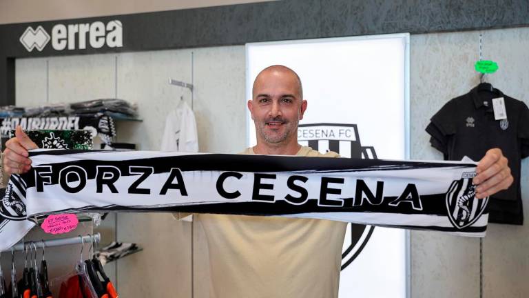 Mattia Budellacci è stato il primo abbonato della stagione 2024-2025 (foto Cesena Fc)