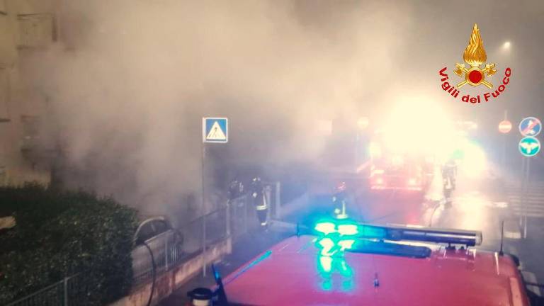 San Mauro Pascoli. Due auto a fuoco nella notte