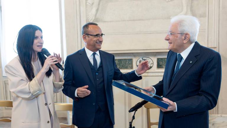 Laura Pausini a Sergio Mattarella: “Noi facciamo musica, non guerra”