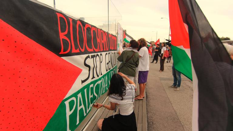 Ravenna. In darsena la protesta contro il traffico di armi FOTOGALLERY FIORENTINI