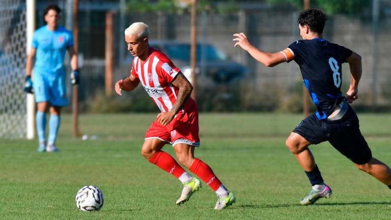 Nicola Farinelli è stato schierato come terzino destro (foto Fabio Blaco)