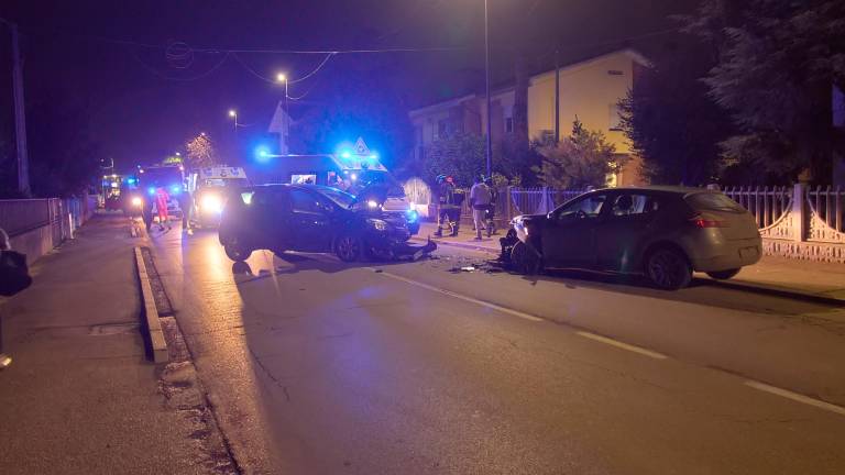 Ravenna, frontale a Porto Fuori: in due finiscono all’ospedale