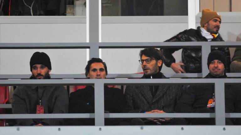 Nicolas Viola in tribuna con la dirigenza del Ravenna